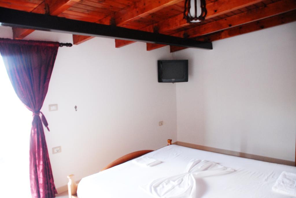 Villa Mucho Sarandë Exterior foto